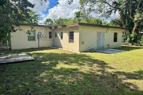 Casa en alquiler en North Miami, Florida, 4 dormitorios, 141.03 m2 № 1949251 - foto 4