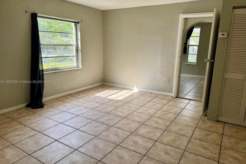 Casa en alquiler en North Miami, Florida, 4 dormitorios, 141.03 m2 № 1949251 - foto 5