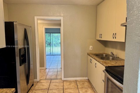 Casa en alquiler en North Miami, Florida, 4 dormitorios, 141.03 m2 № 1949251 - foto 8