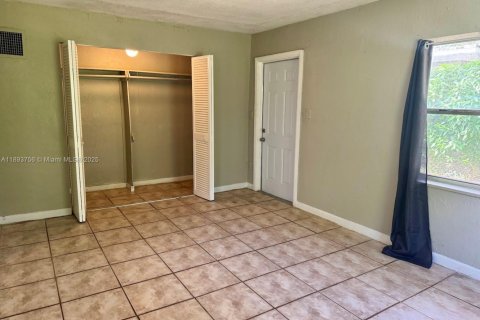 Casa en alquiler en North Miami, Florida, 4 dormitorios, 141.03 m2 № 1949251 - foto 13