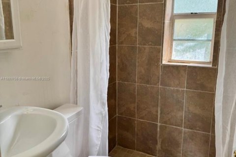 Casa en alquiler en North Miami, Florida, 4 dormitorios, 141.03 m2 № 1949251 - foto 22