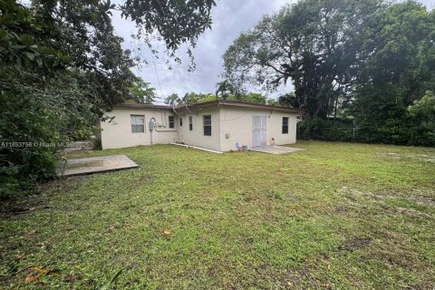 Casa en alquiler en North Miami, Florida, 4 dormitorios, 141.03 m2 № 1949251 - foto 28