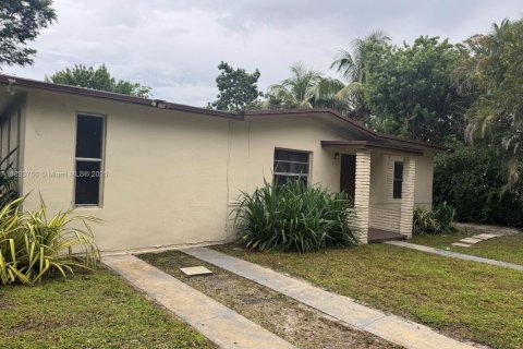 Casa en alquiler en North Miami, Florida, 4 dormitorios, 141.03 m2 № 1949251 - foto 3