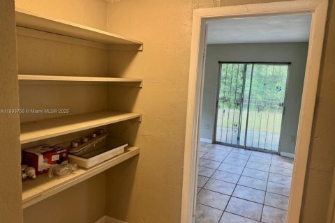 Casa en alquiler en North Miami, Florida, 4 dormitorios, 141.03 m2 № 1949251 - foto 15