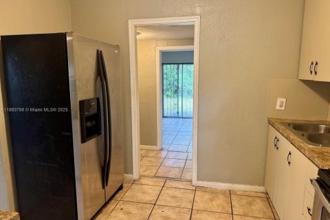 Casa en alquiler en North Miami, Florida, 4 dormitorios, 141.03 m2 № 1949251 - foto 10