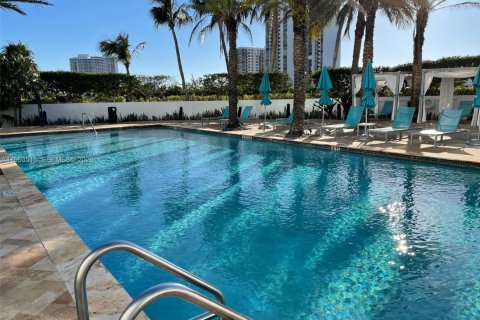 Condo in Aventura, Florida, 3 bedrooms  № 2009649 - photo 29