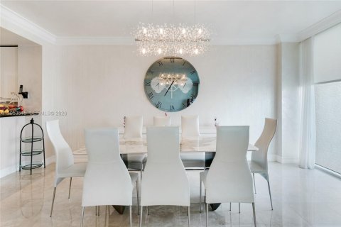 Condo in Aventura, Florida, 3 bedrooms  № 2009649 - photo 9