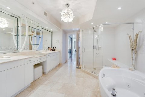Condo in Aventura, Florida, 3 bedrooms  № 2009649 - photo 14