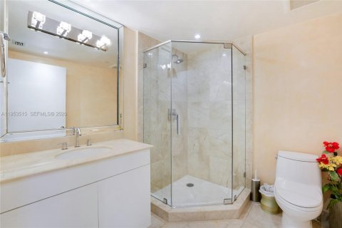 Condo in Aventura, Florida, 3 bedrooms  № 2009649 - photo 17
