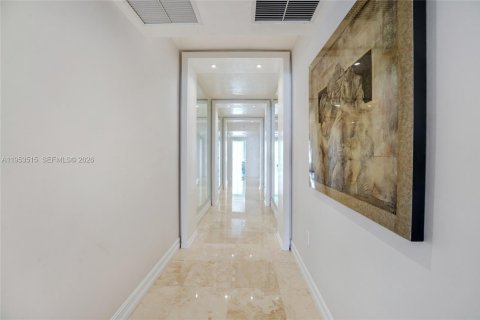 Condo in Aventura, Florida, 3 bedrooms  № 2009649 - photo 20