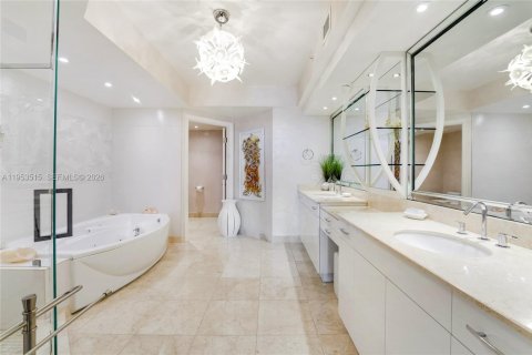 Condo in Aventura, Florida, 3 bedrooms  № 2009649 - photo 13