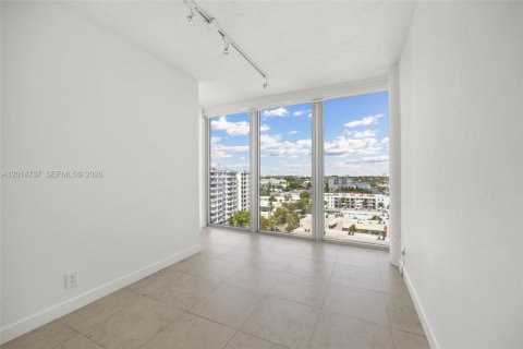 Condo in Miami Beach, Florida, 1 bedroom № 2153678 - photo 13