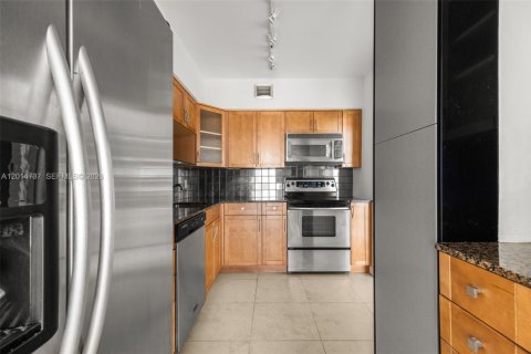 Condo in Miami Beach, Florida, 1 bedroom № 2153678 - photo 14