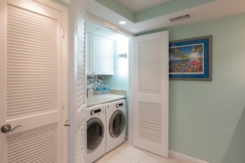 Condo in West Palm Beach, Florida, 3 bedrooms  № 1076970 - photo 1