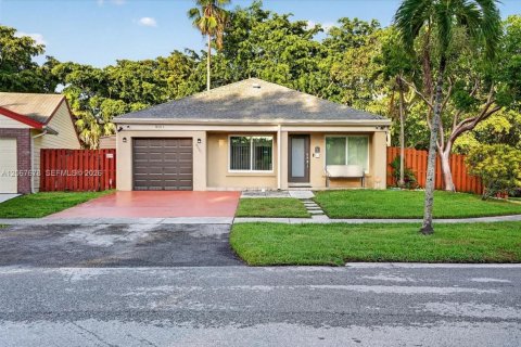 Villa ou maison à Pembroke Pines, Floride 3 chambres, 110.27 m2 № 2288941