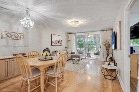 Condo in Tamarac, Florida, 1 bedroom  № 1830805 - photo 3