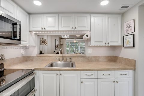 Condo in Tamarac, Florida, 1 bedroom  № 1830805 - photo 6