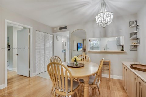 Condo in Tamarac, Florida, 1 bedroom  № 1830805 - photo 4