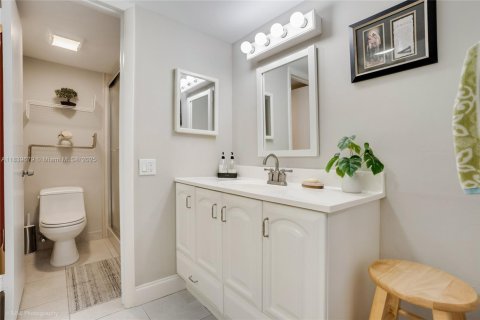 Condo in Tamarac, Florida, 1 bedroom  № 1830805 - photo 11