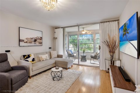 Condo in Tamarac, Florida, 1 bedroom  № 1830805 - photo 1