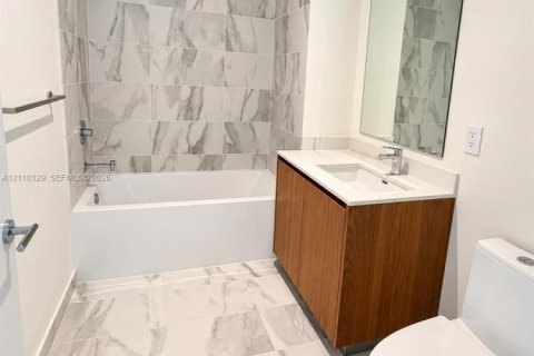 Copropriété à vendre à Miami, Floride: 2 chambres, 121.05 m2 № 2430164 - photo 15