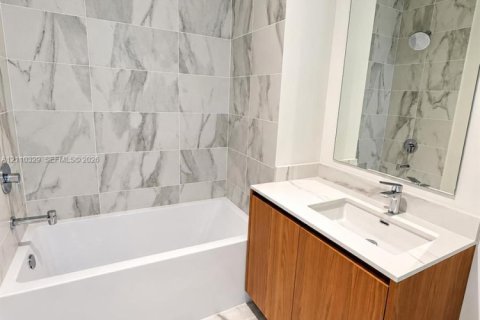 Copropriété à vendre à Miami, Floride: 2 chambres, 121.05 m2 № 2430164 - photo 12