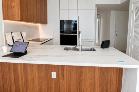 Copropriété à vendre à Miami, Floride: 2 chambres, 121.05 m2 № 2430164 - photo 17