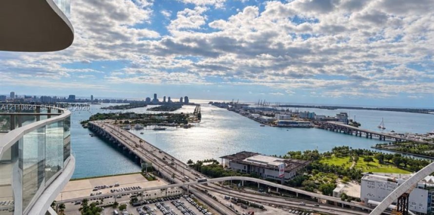 Condo à Miami, Floride, 2 chambres № 2430164