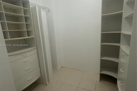 Снять в аренду кондоминиум в Авентура, Флорида 2 спальни, 121.7м2, № 1992042 - фото 7