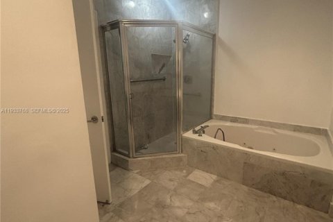 Снять в аренду кондоминиум в Авентура, Флорида 2 спальни, 121.7м2, № 1992042 - фото 9
