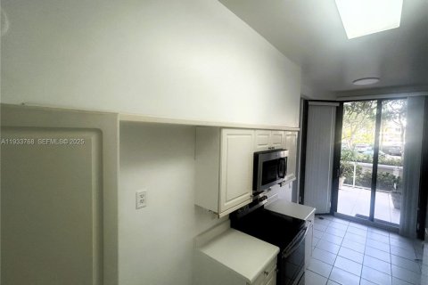 Снять в аренду кондоминиум в Авентура, Флорида 2 спальни, 121.7м2, № 1992042 - фото 3