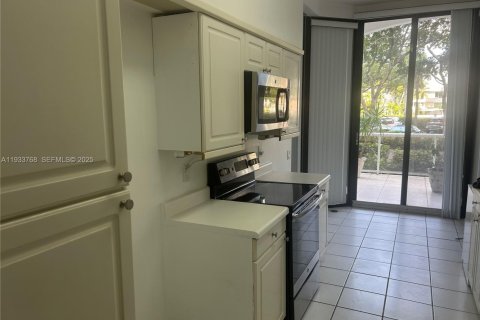 Снять в аренду кондоминиум в Авентура, Флорида 2 спальни, 121.7м2, № 1992042 - фото 2