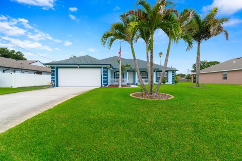 Villa ou maison à vendre à Port St. Lucie, Floride: 3 chambres, 189.06 m2 № 2250228 - photo 3