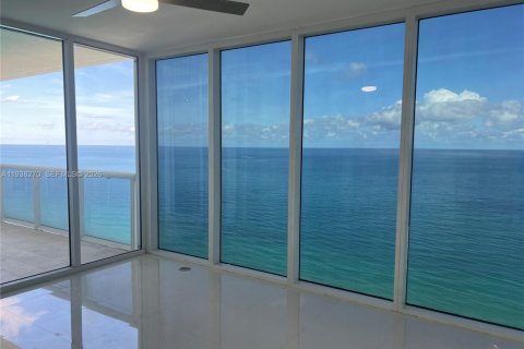 Снять в аренду кондоминиум в Халландейл-Бич, Флорида 3 спальни, 191.84м2, № 1996226 - фото 20