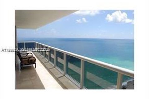 Снять в аренду кондоминиум в Халландейл-Бич, Флорида 3 спальни, 191.84м2, № 1996226 - фото 24