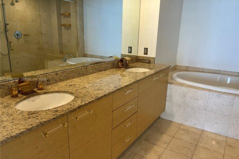 Снять в аренду кондоминиум в Халландейл-Бич, Флорида 3 спальни, 191.84м2, № 1996226 - фото 23