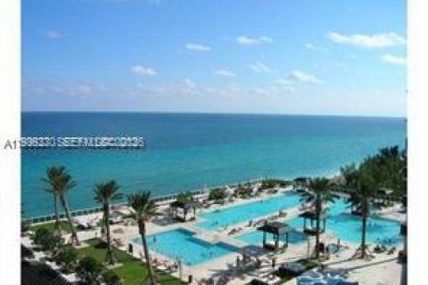 Кондоминиум с 3 спальнями в Халландейл-Бич, Флорида № 1996226