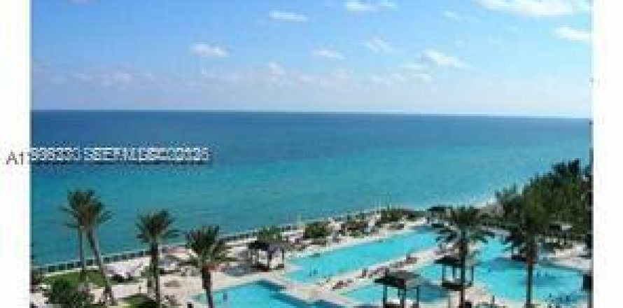 Кондоминиум с 3 спальнями в Халландейл-Бич, Флорида № 1996226