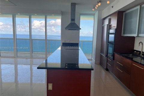 Снять в аренду кондоминиум в Халландейл-Бич, Флорида 3 спальни, 191.84м2, № 1996226 - фото 16