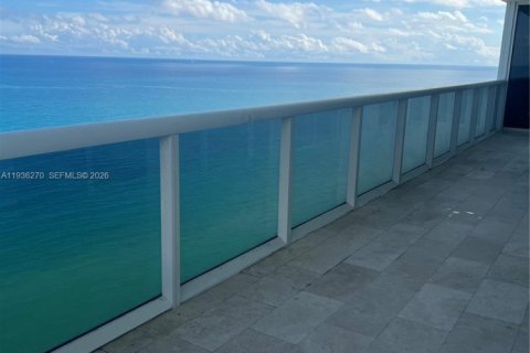 Снять в аренду кондоминиум в Халландейл-Бич, Флорида 3 спальни, 191.84м2, № 1996226 - фото 15