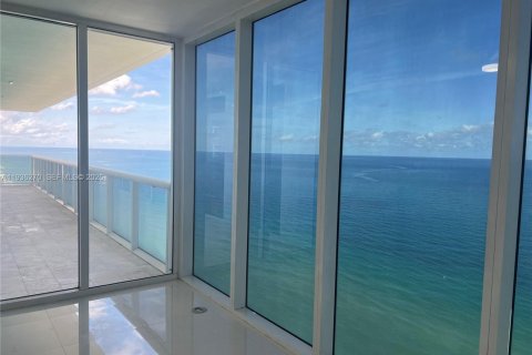 Снять в аренду кондоминиум в Халландейл-Бич, Флорида 3 спальни, 191.84м2, № 1996226 - фото 9