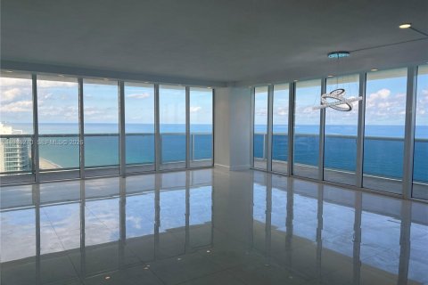 Снять в аренду кондоминиум в Халландейл-Бич, Флорида 3 спальни, 191.84м2, № 1996226 - фото 21