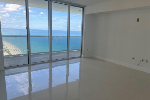 Снять в аренду кондоминиум в Халландейл-Бич, Флорида 3 спальни, 191.84м2, № 1996226 - фото 22