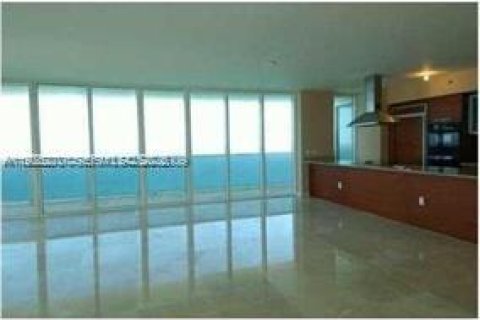 Снять в аренду кондоминиум в Халландейл-Бич, Флорида 3 спальни, 191.84м2, № 1996226 - фото 6