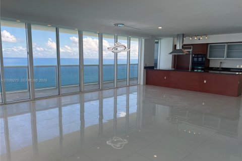 Снять в аренду кондоминиум в Халландейл-Бич, Флорида 3 спальни, 191.84м2, № 1996226 - фото 5