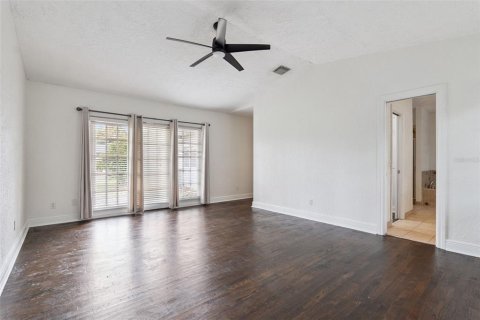 House in Sanford, Florida 3 bedrooms, 209.96 sq.m. № 2259314 - photo 9