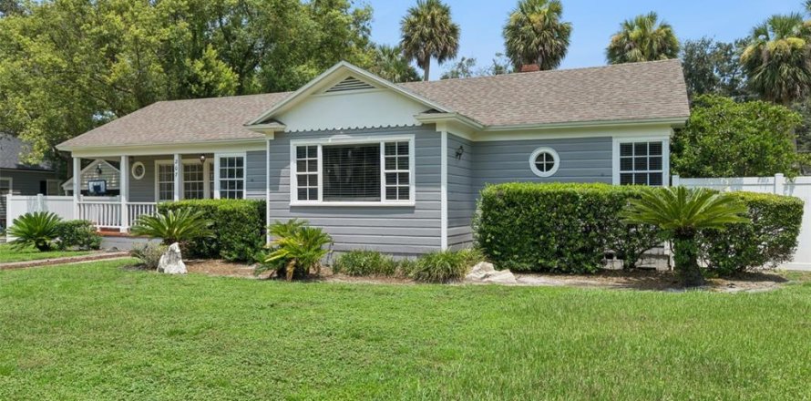 House in Sanford, Florida 3 bedrooms, 209.96 sq.m. № 2259314