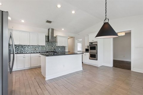 House in Sanford, Florida 3 bedrooms, 209.96 sq.m. № 2259314 - photo 11