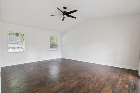 House in Sanford, Florida 3 bedrooms, 209.96 sq.m. № 2259314 - photo 15