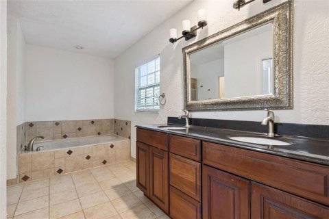 House in Sanford, Florida 3 bedrooms, 209.96 sq.m. № 2259314 - photo 21